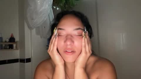 RIRI OR DREAMY online show from February 4, 3:05 pm