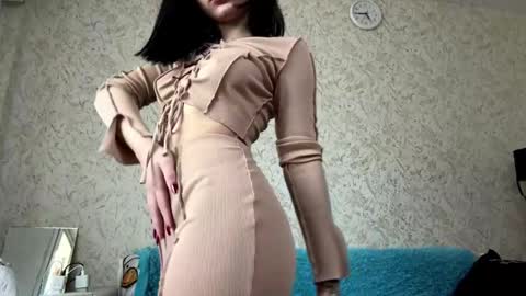 Polly day and Amelia night online show from December 16, 3:35 am