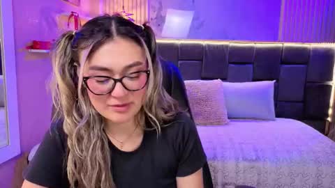 Victoria online show from November 26, 9:11 pm