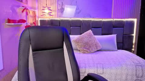 Victoria online show from November 25, 7:56 pm