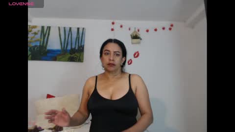 Snapshot of dulce_anita2 chatting on December 5, 8:27 am Anita online show from December 5, 8:27 am
