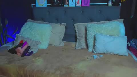 Snapshot of dulce_celeste15 chatting on February 6, 11:20 am C E L E S T E online show from February 6, 11:20 am