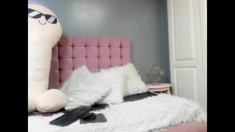 Dulce  online show from November 19, 7:01 pm