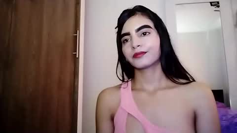 Snapshot of dulce_lucero chatting on February 17, 5:55 pm dulce_lucero online show from February 17, 5:55 pm
