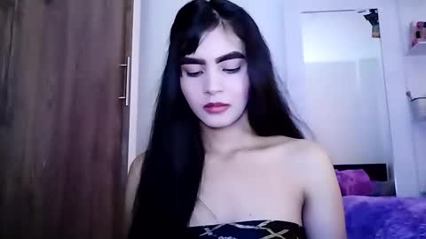 Snapshot of dulce_lucero chatting on December 17, 6:09 pm dulce_lucero online show from December 17, 6:09 pm