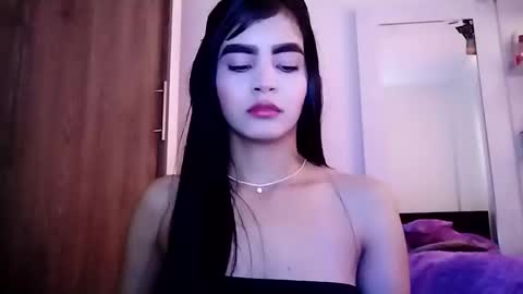 Snapshot of dulce_lucero chatting on December 15, 7:10 pm dulce_lucero online show from December 15, 7:10 pm