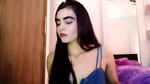 Snapshot of dulce_lucero chatting on February 24, 5:42 pm dulce_lucero online show from February 24, 5:42 pm