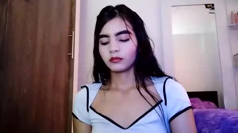 Snapshot of dulce_lucero chatting on February 3, 5:56 pm dulce_lucero online show from February 3, 5:56 pm