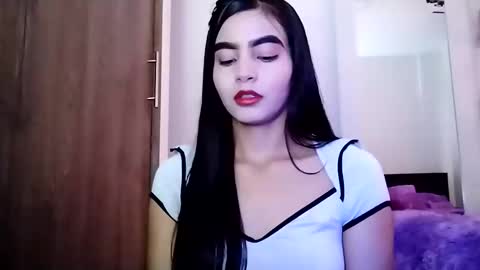 Snapshot of dulce_lucero chatting on February 16, 3:59 pm dulce_lucero online show from February 16, 3:59 pm