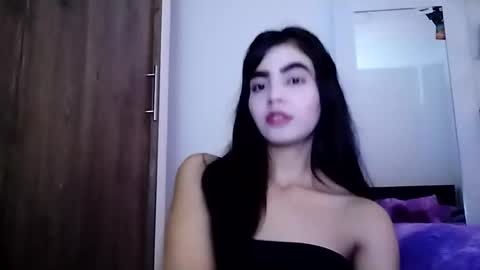 Snapshot of dulce_lucero chatting on December 19, 6:56 pm dulce_lucero online show from December 19, 6:56 pm