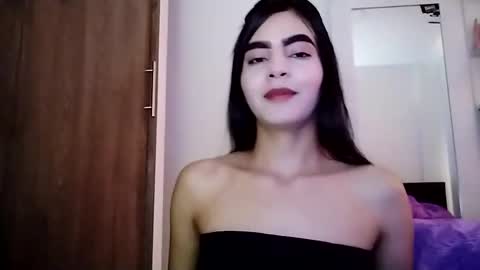 Snapshot of dulce_lucero chatting on February 14, 3:58 pm dulce_lucero online show from February 14, 3:58 pm