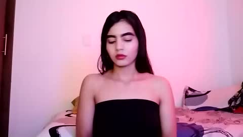 Snapshot of dulce_lucero chatting on February 25, 8:53 pm dulce_lucero online show from February 25, 8:53 pm