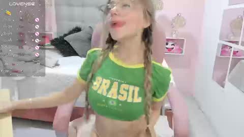 Dulce  online show from September 24, 8:04 pm