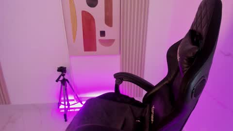 dulcelola_ online show from January 7, 5:29 pm