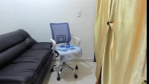 Dulce  online show from January 19, 1:43 am