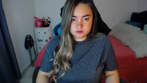 Snapshot of dumont_model chatting on March 6, 8:37 pm Nicole online show from March 6, 8:37 pm