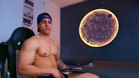 duran_dhikol1 online show from May 22, 1:34 am