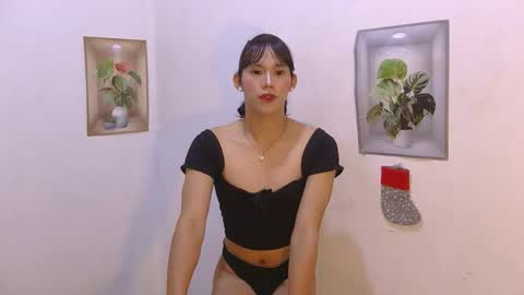 dy_namite online show from February 21, 5:05 pm