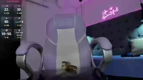 Snapshot of dyla_n18_ chatting on September 14, 1:19 am dyla_n18_ online show from September 14, 1:19 am