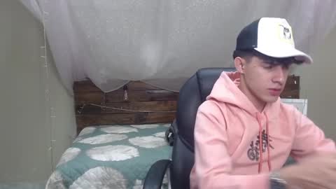 Snapshot of dyla_n18_ chatting on January 19, 7:58 pm dyla_n18_ online show from January 19, 7:58 pm