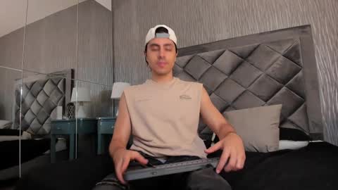 Dylan online show from September 24, 11:28 am