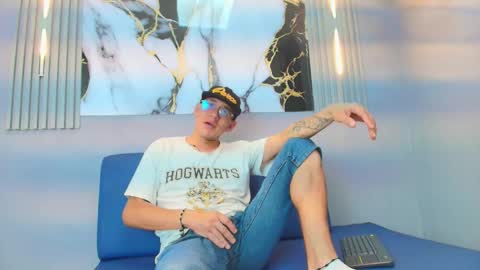 Snapshot of dylan_scott21 chatting on October 15, 7:58 pm DYLAN online show from October 15, 7:58 pm