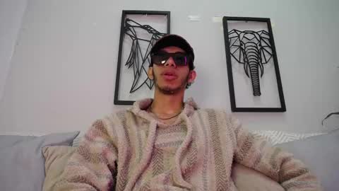 dylan_scotts online show from November 3, 9:05 pm