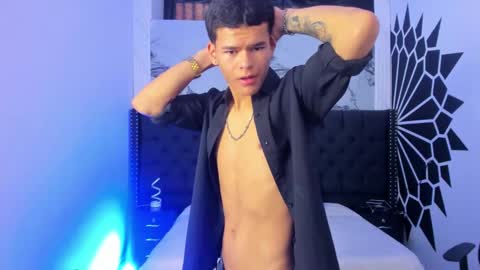 dylanroyce_ online show from March 4, 12:35 pm