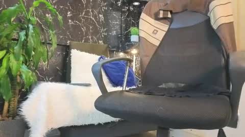 D Y L A N online show from May 4, 3:46 am