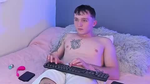 Snapshot of dylanwhite23 chatting on February 26, 11:19 pm ---DYLAN--- online show from February 26, 11:19 pm