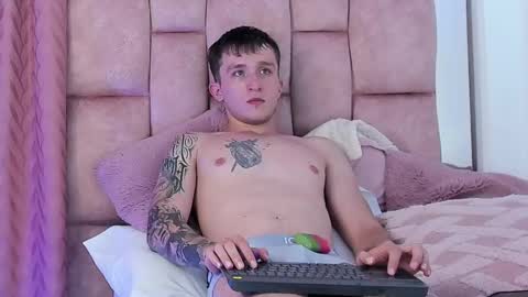 Snapshot of dylanwhite23 chatting on March 11, 6:30 am ---DYLAN--- online show from March 11, 6:30 am