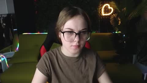 Snapshot of dyna_bae chatting on March 4, 1:23 am Dyna online show from March 4, 1:23 am