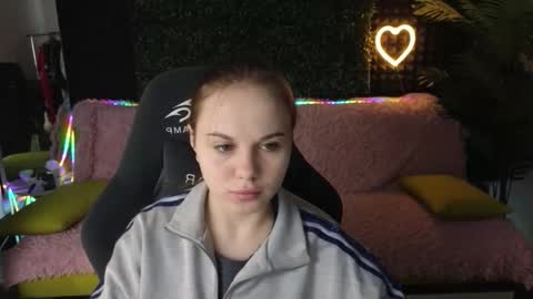 Snapshot of dyna_bae chatting on September 14, 1:52 am Dyna online show from September 14, 1:52 am