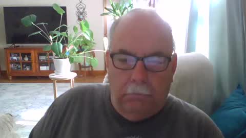 Snapshot of earl52 chatting on September 11, 7:15 pm earl52 online show from September 11, 7:15 pm