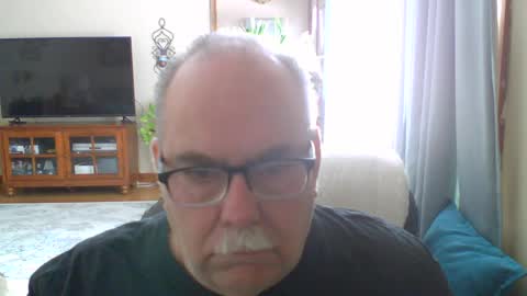Snapshot of earl52 chatting on February 20, 5:09 pm earl52 online show from February 20, 5:09 pm