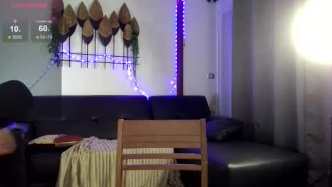 Snapshot of earny_baby chatting on September 14, 2:18 pm earny_baby online show from September 14, 2:18 pm