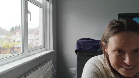 Nadia Ferreira  online show from April 3, 1:29 pm