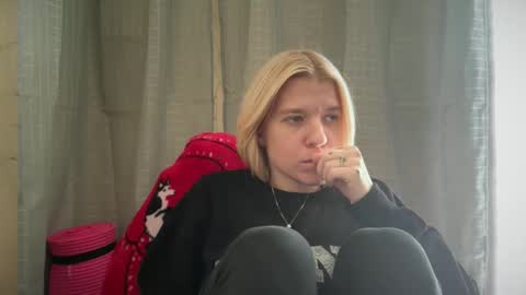 americnbarbie online show from November 25, 6:39 pm