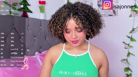 Snapshot of ebony_curly2 chatting on December 19, 1:39 am isa online show from December 19, 1:39 am