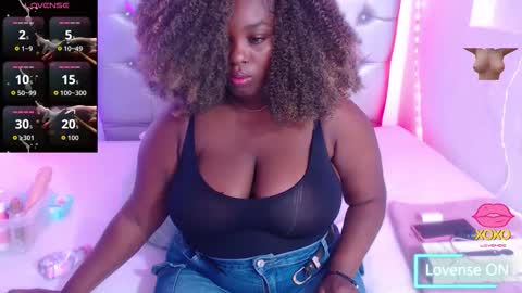 Snapshot of ebony_neighbormoans chatting on September 9, 3:50 am LINA online show from September 9, 3:50 am