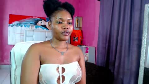 Snapshot of ebonysmilz chatting on January 2, 12:23 am Smilz online show from January 2, 12:23 am