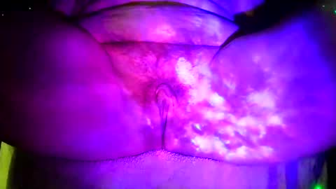 Snapshot of edgeofinsanity13 chatting on October 21, 10:42 am Angel online show from October 21, 10:42 am