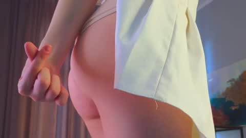 Snapshot of edithbrucker chatting on February 19, 6:11 am Im Sally Im new here lets meet online show from February 19, 6:11 am