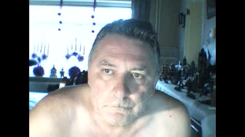 Snapshot of edje59a chatting on December 13, 8:09 am Eddy online show from December 13, 8:09 am