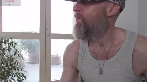 Snapshot of edosilver chatting on March 12, 9:23 am Edo Silver online show from March 12, 9:23 am