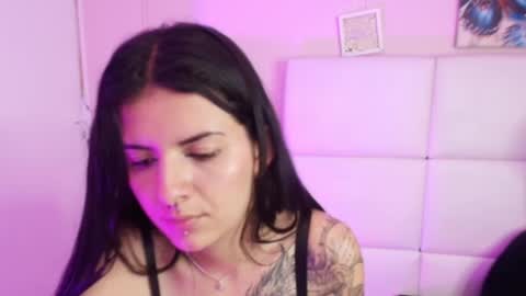 Snapshot of eemily_1 chatting on February 8, 5:18 pm eemily_1 online show from February 8, 5:18 pm