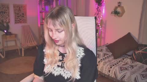 EVA NON NUDE online show from April 1, 5:10 pm