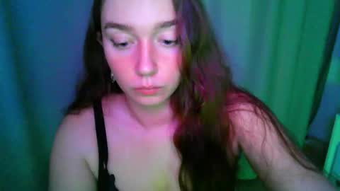 Snapshot of effie_balconii chatting on September 18, 4:22 pm effie_balconii online show from September 18, 4:22 pm
