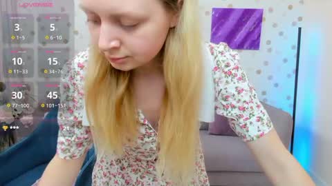 Snapshot of effyangel chatting on March 11, 9:13 am Effy online show from March 11, 9:13 am