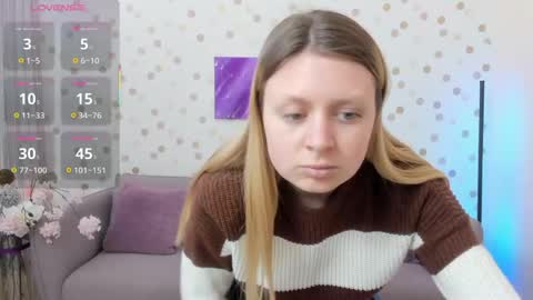 Snapshot of effyangel chatting on March 8, 9:50 am Effy online show from March 8, 9:50 am
